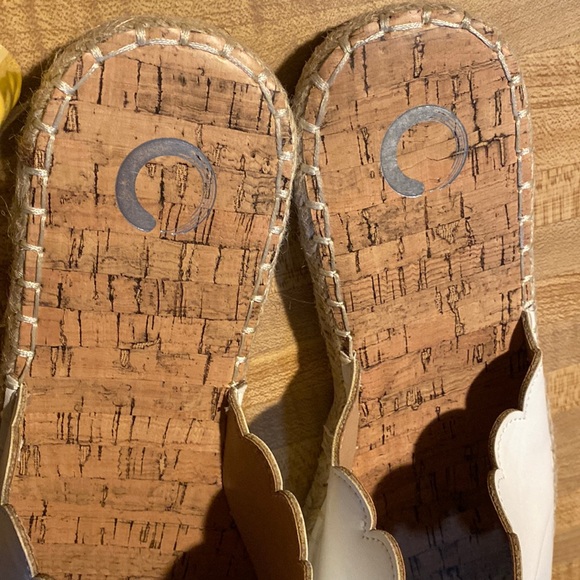 Size 10 flats - Picture 2 of 4